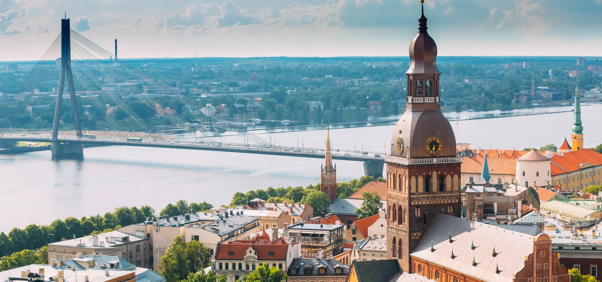 Avila Travel Países Bálticos Riga Letonia Paisaje urbano En un soleado día de verano Famoso monumento Catedral Riga Dome