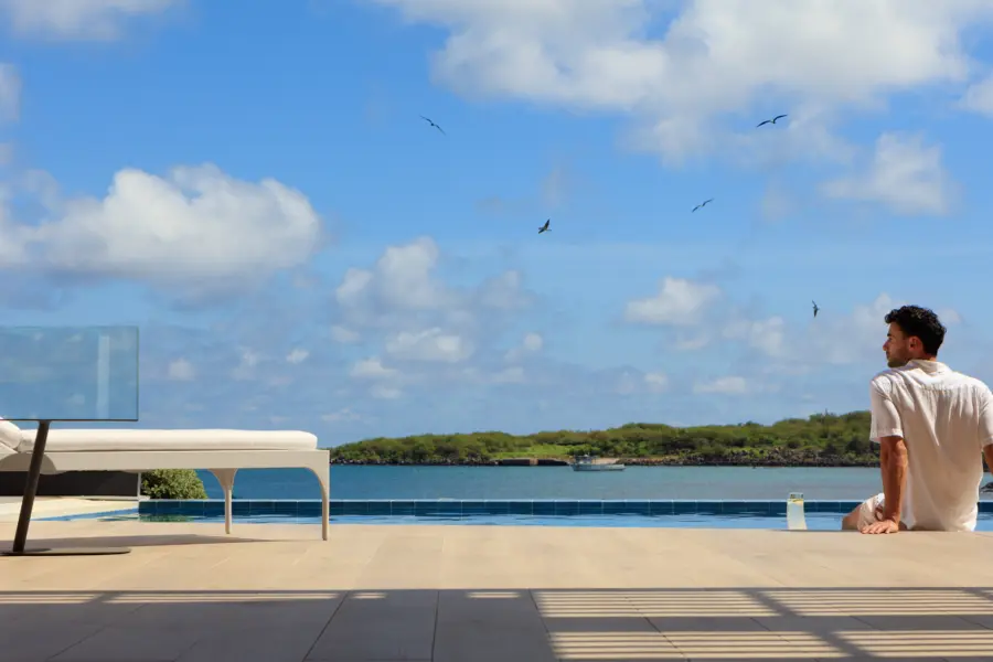 Avila Travel Galápagos Indigo