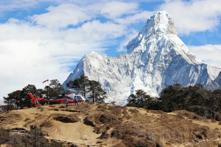 1762953044912nepal vuelo en helicóptero al monte everest
