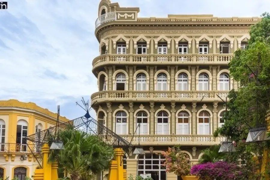 Fachada del Hotel Imperial 630
