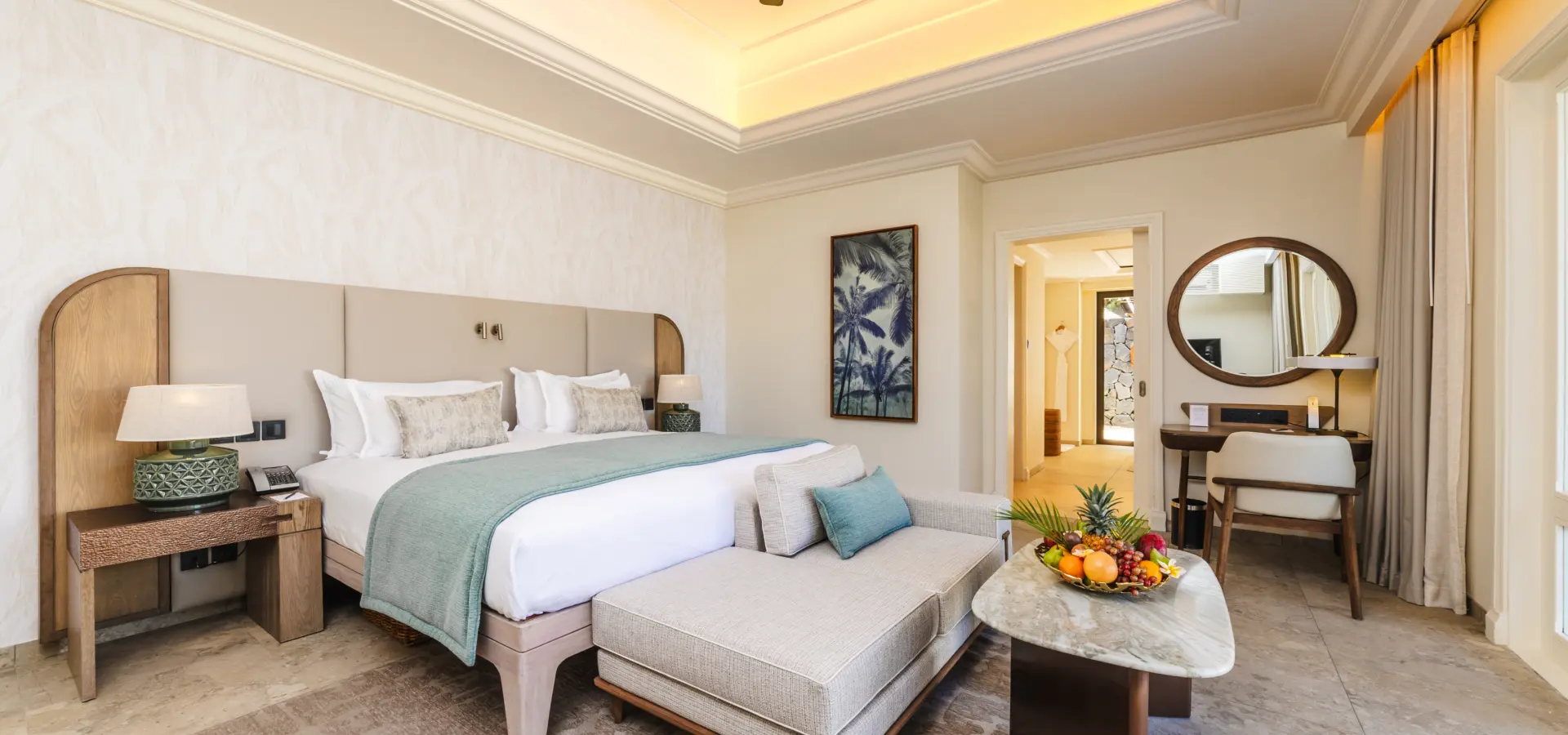 Dormitorio de la suite de lujo con piscina