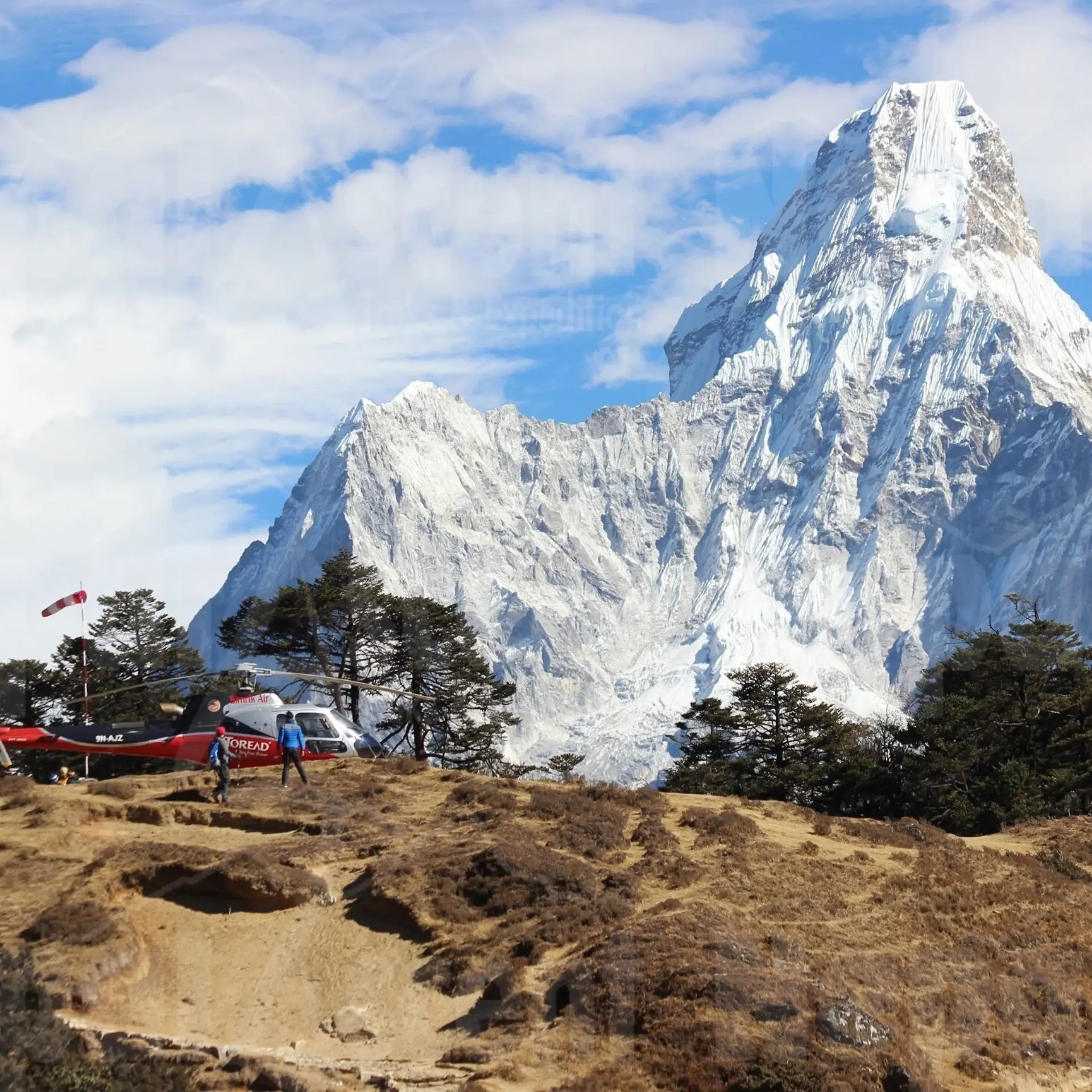1762953044912nepal vuelo en helicóptero al monte everest