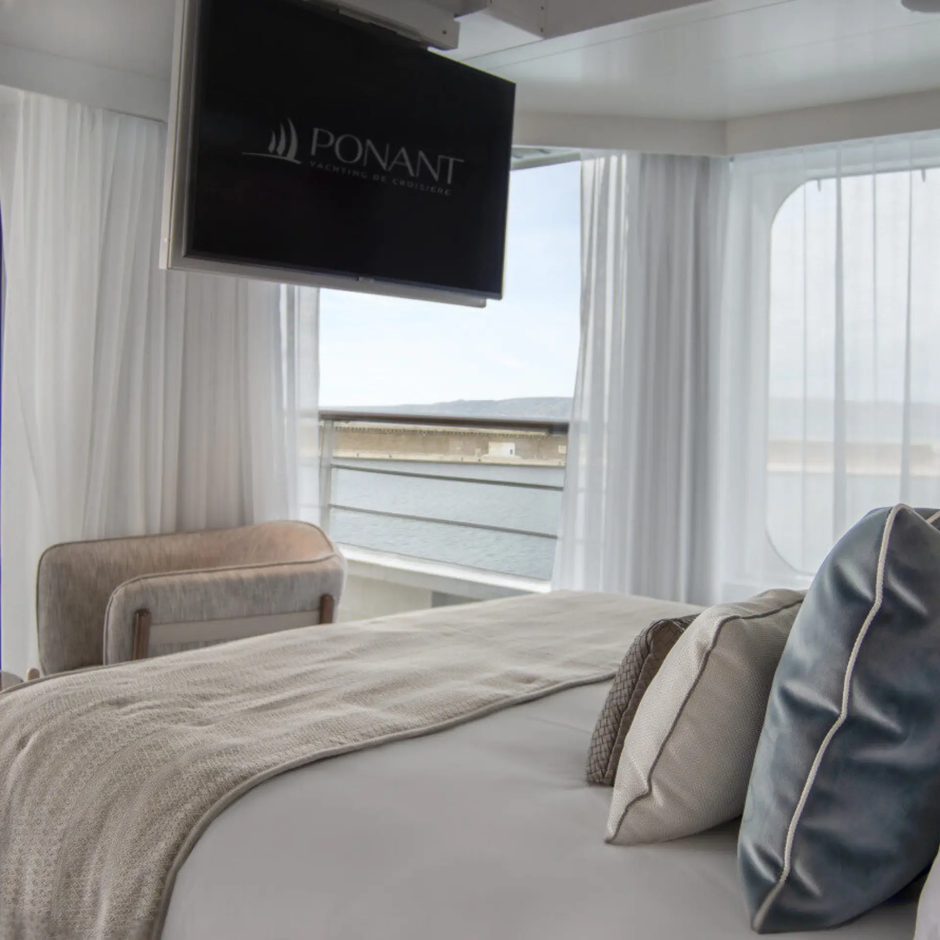 Panorama1 bellot 534 suite armateur jacuzzi mayo2021ponant tamarsarkissian
