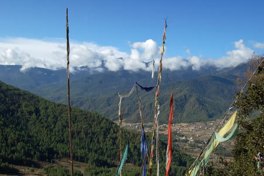 El valle de Paro con banderas de oración