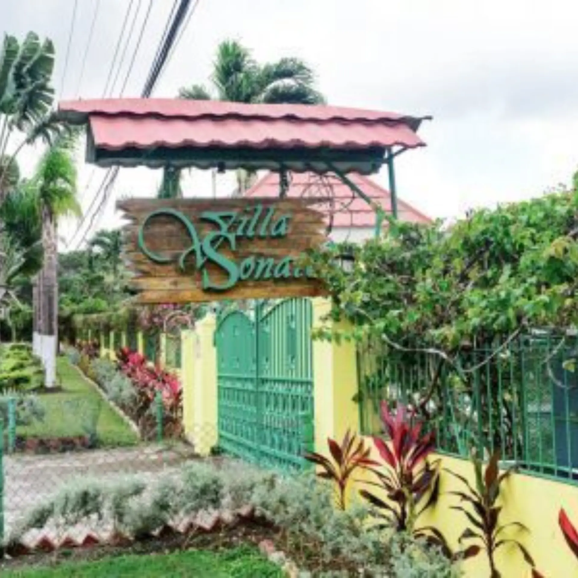 Villa sonata runaway bay 4 400x300