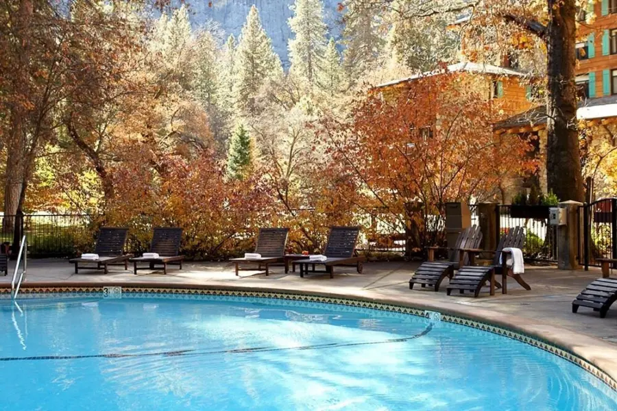 1733926924142 majestic yosemite hotel piscina 0022 1000x667