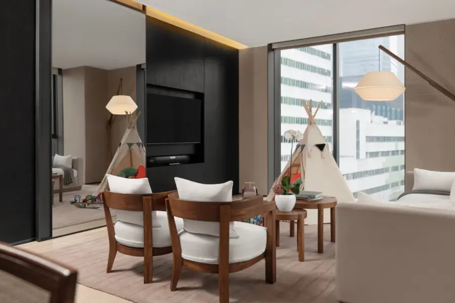 1761226305667 suite familiar 1